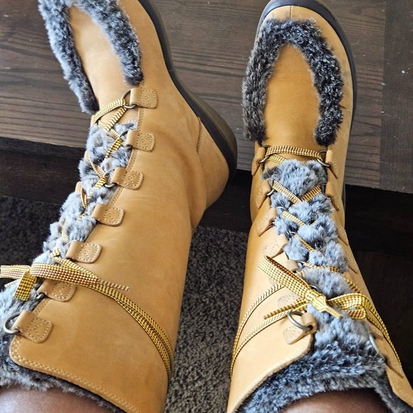 Brand new. Size 7. Timberland tall boots with faux fur lining. - Picture 1 of 2
